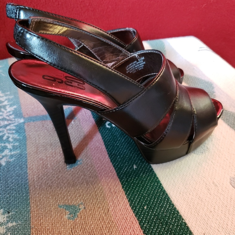 Shoes - Picture 2 of 4